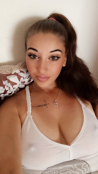 Sunt noua la tine in oras.