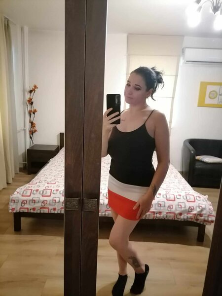 Sunt noua la tine in oras.